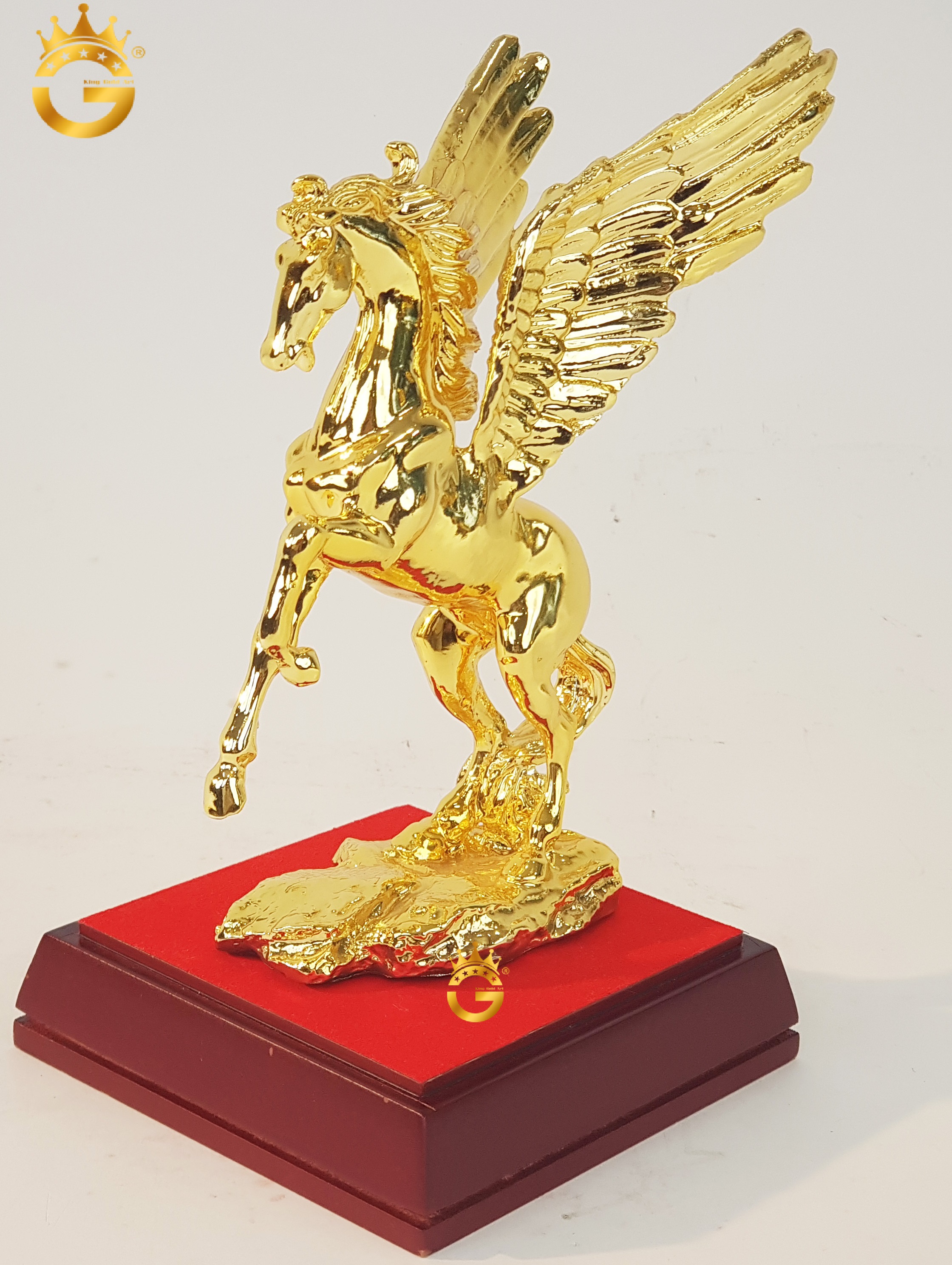 Tượng Ngựa Có Cánh Dát Vàng 24K